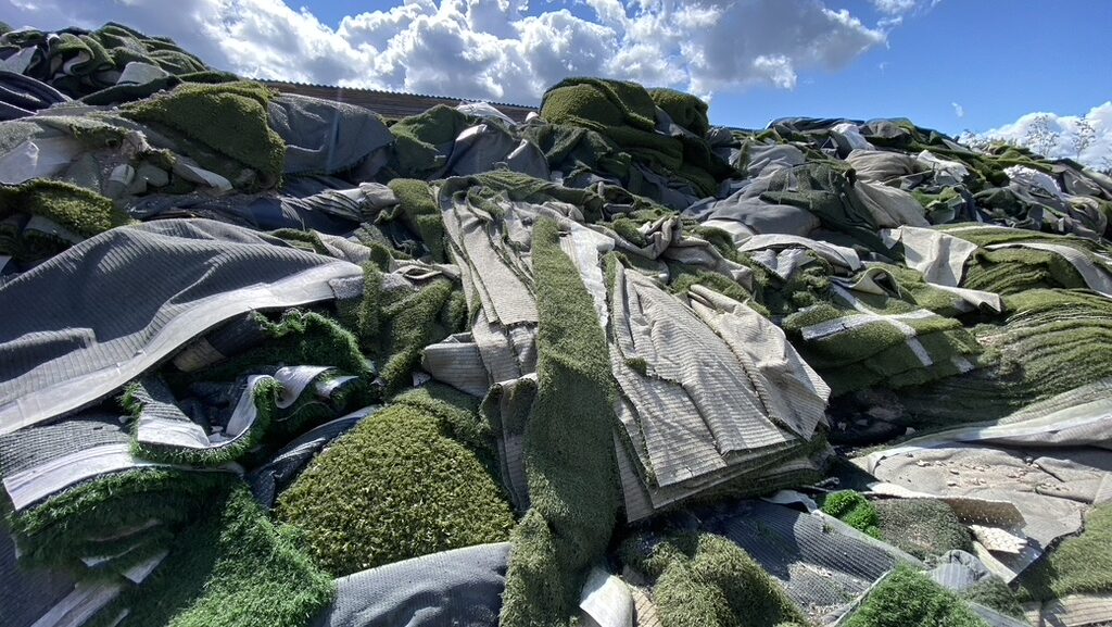 Raze 2: Discarded Artificial Grass Collecting Throughout the EU for Free!